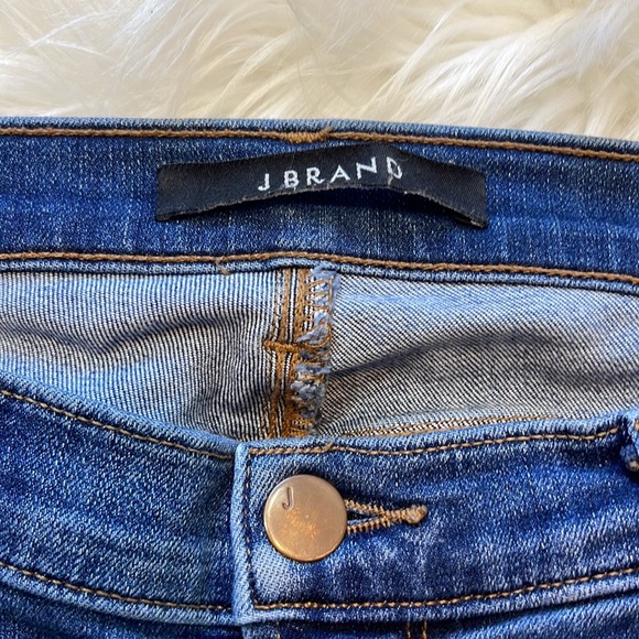 J Brand 811 Mis-Rise Skinny Jean in Imagine - Picture 4 of 6